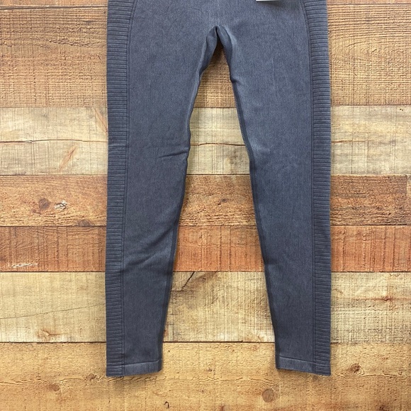 Rivals & Resilience Midnight Gray Motto Legging NWT - Picture 3 of 6